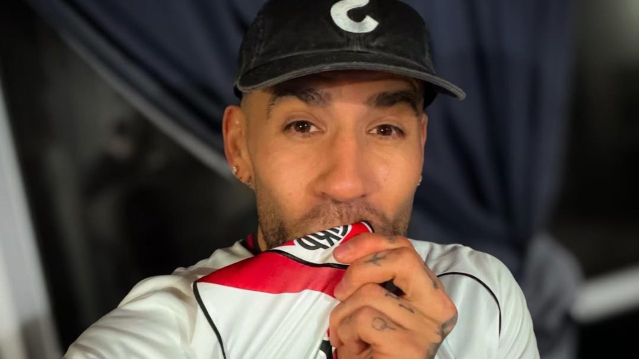 La “primera” foto de Nicolás Otamendi con la camiseta de River: un sueño de infancia hecho realidad