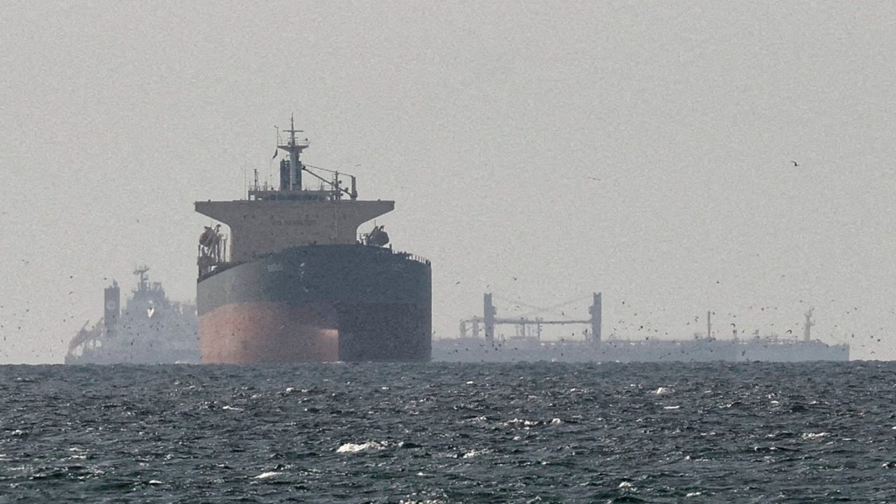Incidente en el Estrecho de Ormuz: Barco incautado se dirige a Irán en medio de tensiones regionales