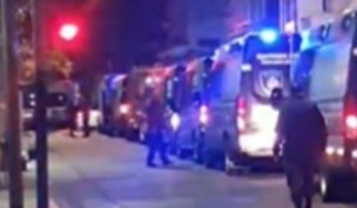 Motín y tensión en comisaría de Balvanera: internos prenden fuego a colchones y hay heridos