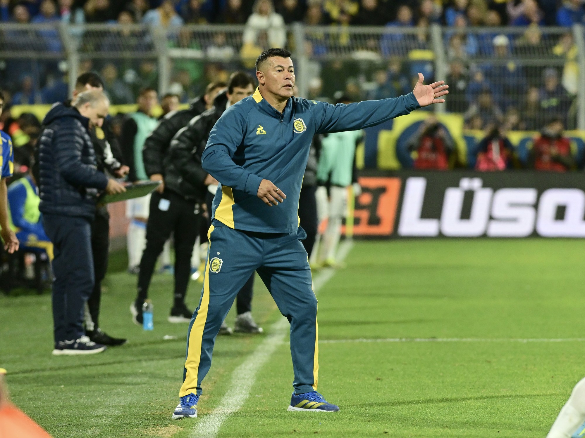 Jorge Almirón, director técnico de Rosario Central, durante una conferencia de prensa.