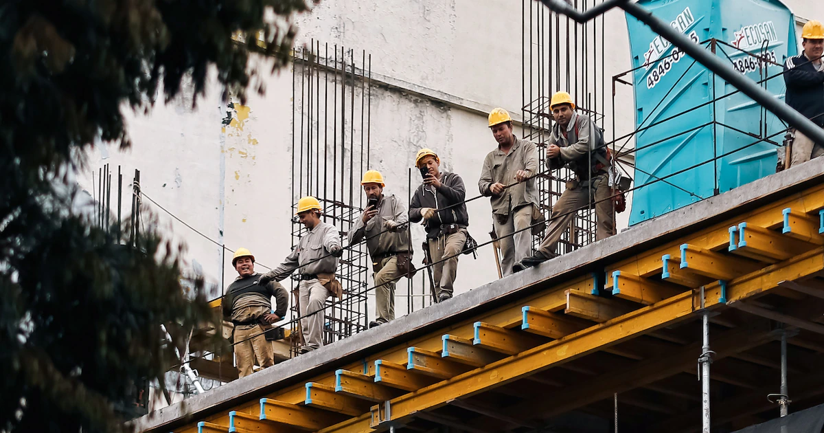 El 60% de las actividades económicas registra pérdida de empleos formales desde el inicio de la gestión Milei