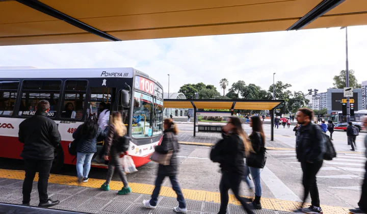 Aumento de tarifas en AMBA: Colectivos y trenes suben desde hoy