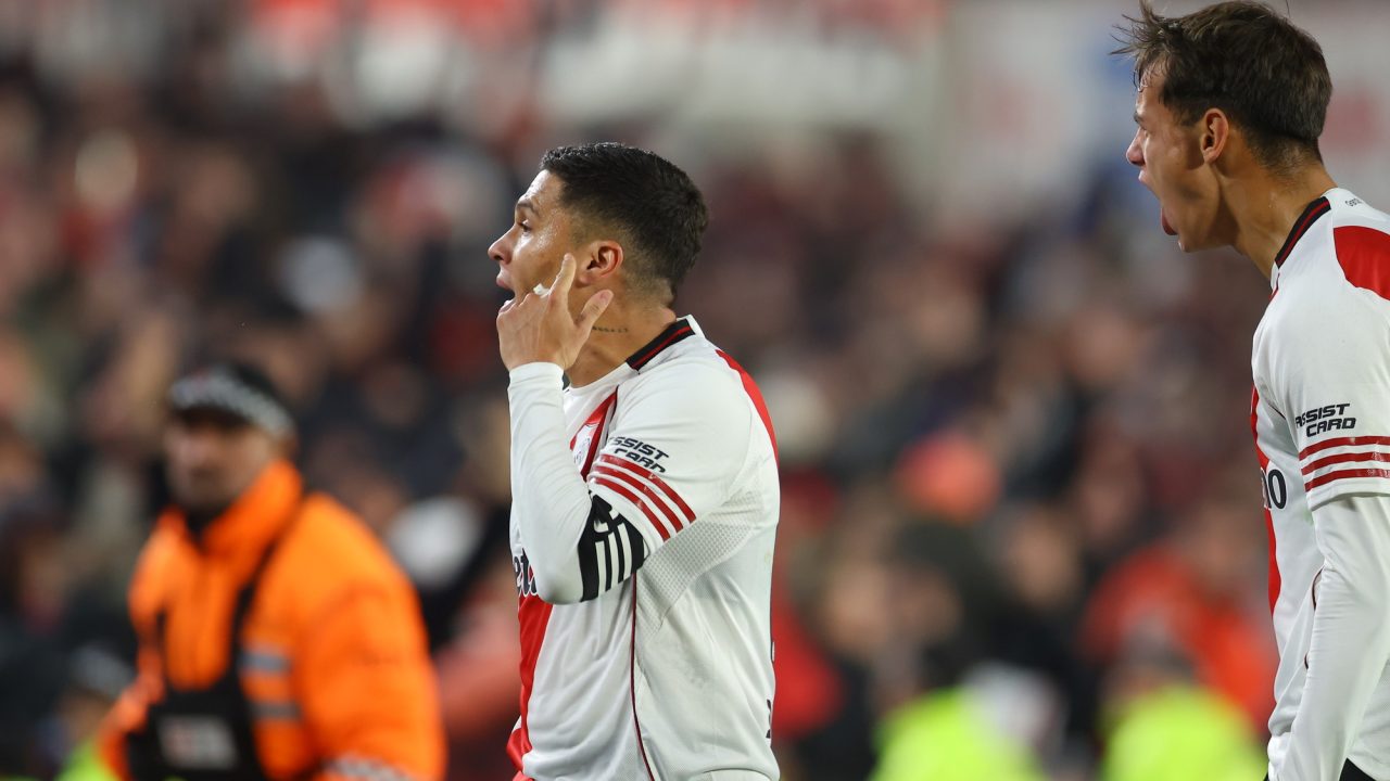 Hinchas reconocidos de River analizan el cruce de Juanfer Quintero con los aficionados