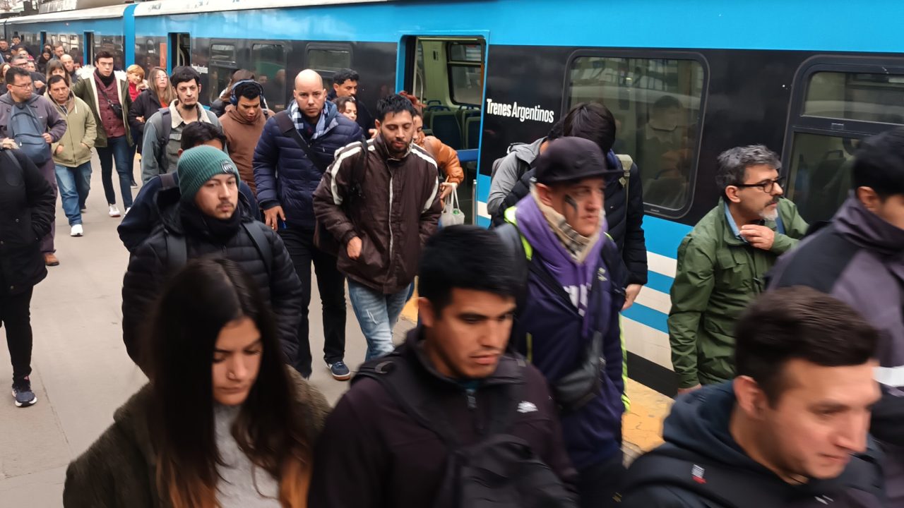 Aumento en colectivos y trenes del AMBA: Nuevas tarifas desde este lunes