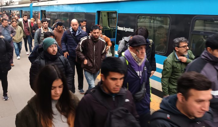 Aumento en colectivos y trenes del AMBA: Nuevas tarifas desde este lunes