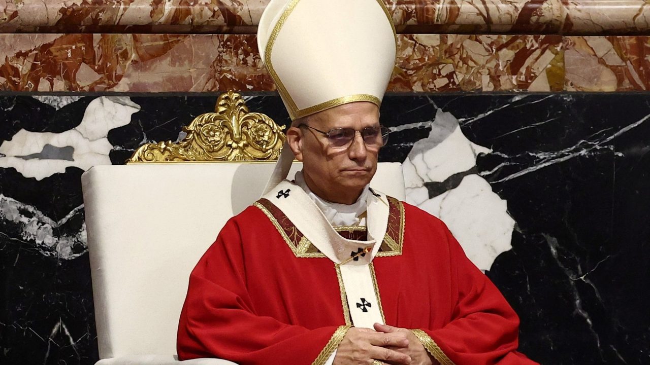 El Vaticano critica manual alemán para bendecir parejas gay y reabre fractura eclesial