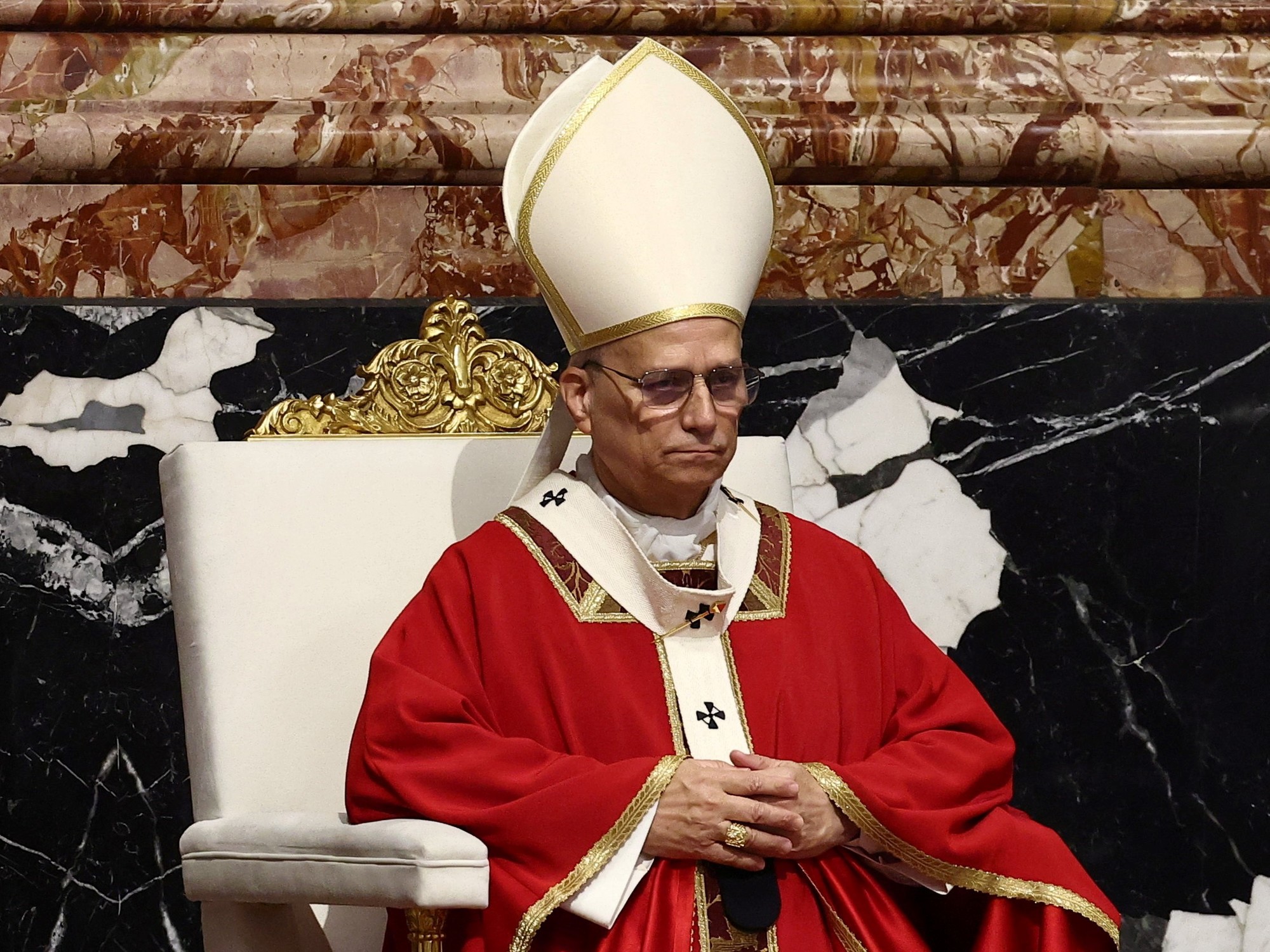 El Cardenal Víctor Manuel Fernández, Prefecto del Dicasterio para la Doctrina de la Fe, en una conferencia de prensa en el Vaticano.