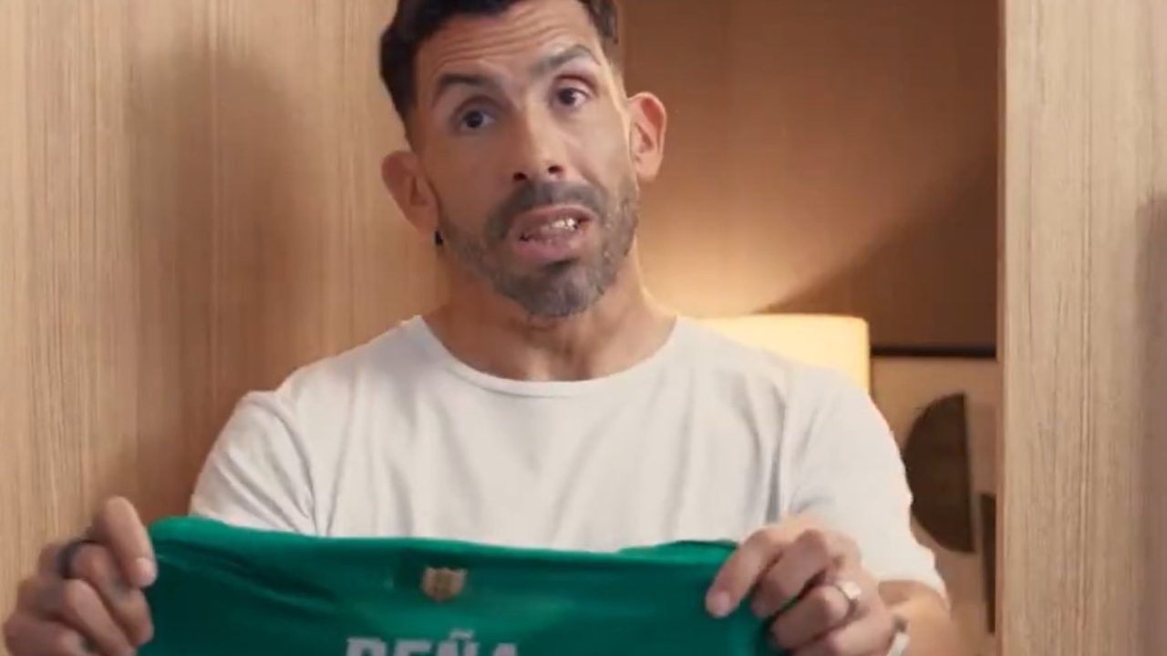 Carlos Tevez protagoniza divertida publicidad de cerveza boliviana