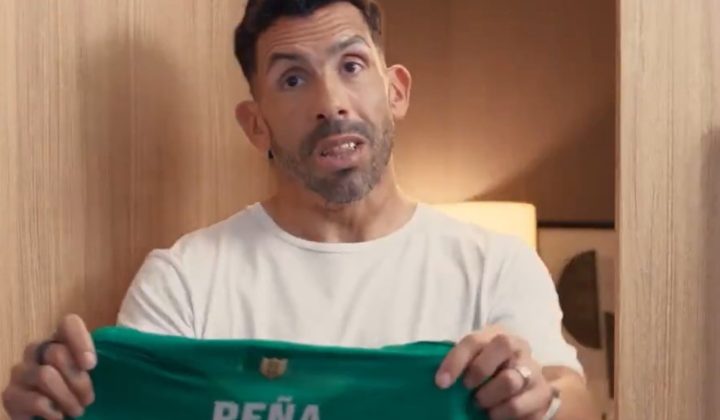 Carlos Tevez protagoniza divertida publicidad de cerveza boliviana