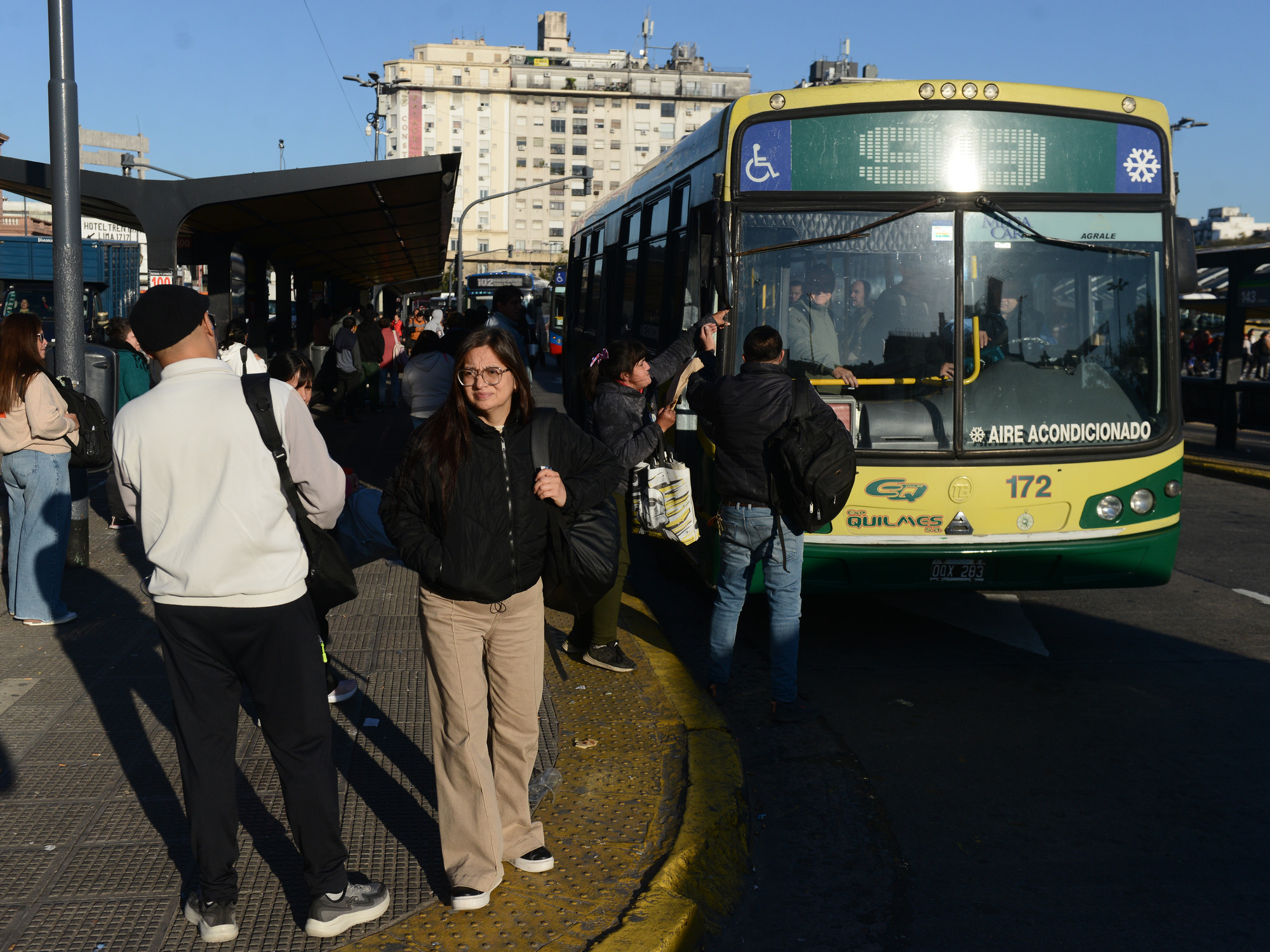 Representación gráfica de la evolución de los subsidios energéticos y de transporte en Argentina, junto a logos institucionales del Ministerio de Economía y el Fondo Monetario