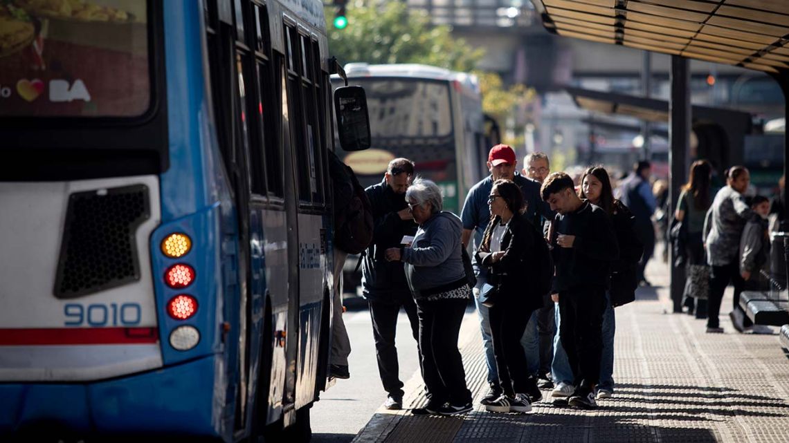 Aumento del boleto de colectivo y tren en AMBA: Nuevas tarifas y la brecha con el interior