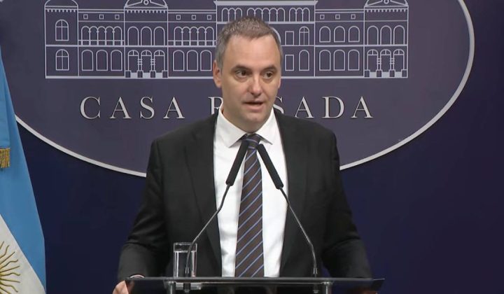 Periodista Judicial Anticipa Posibles Citaciones a Indagatoria para Manuel Adorni