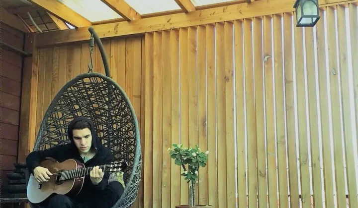 Un músico argentino, German Herlein, encuentra la calma en Chile tras una vida de trotamundos