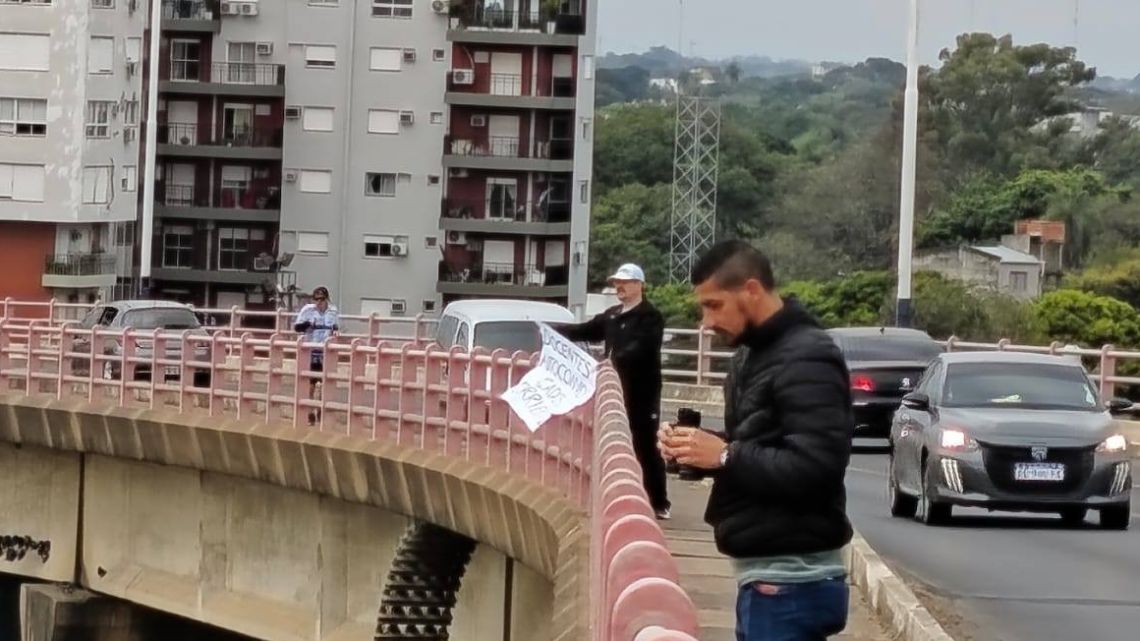 Tensión en Corrientes: Policía reprime manifestación de docentes autoconvocados