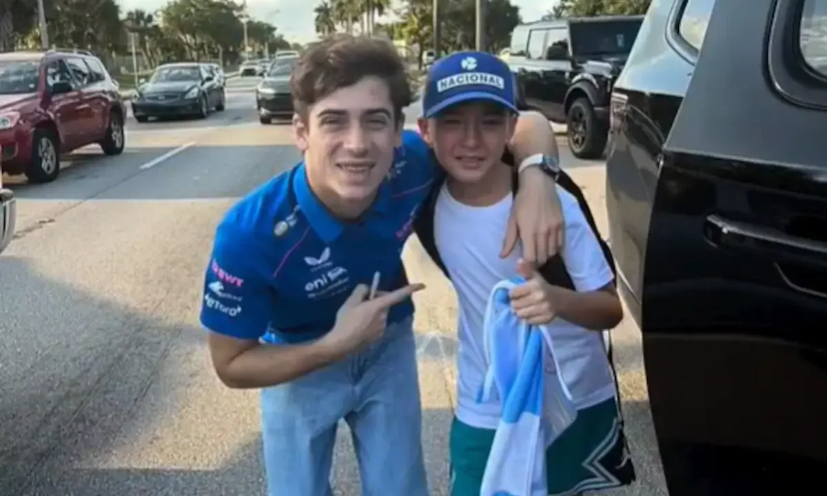 El piloto Franco Colapinto emociona a un joven fanático argentino en Miami