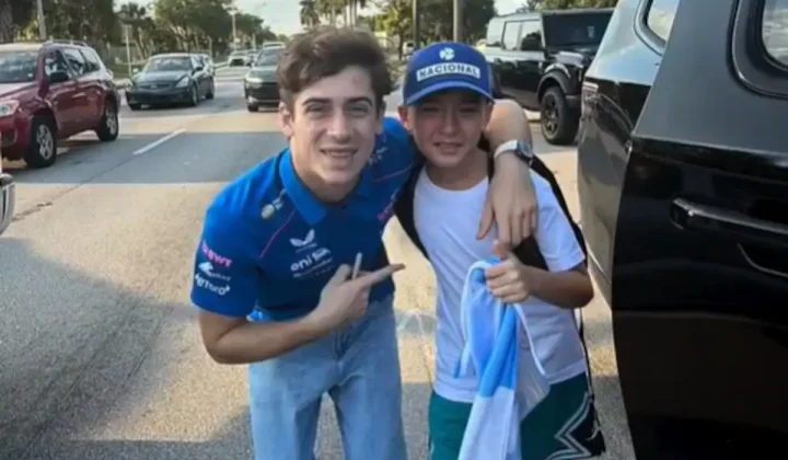 El piloto Franco Colapinto emociona a un joven fanático argentino en Miami