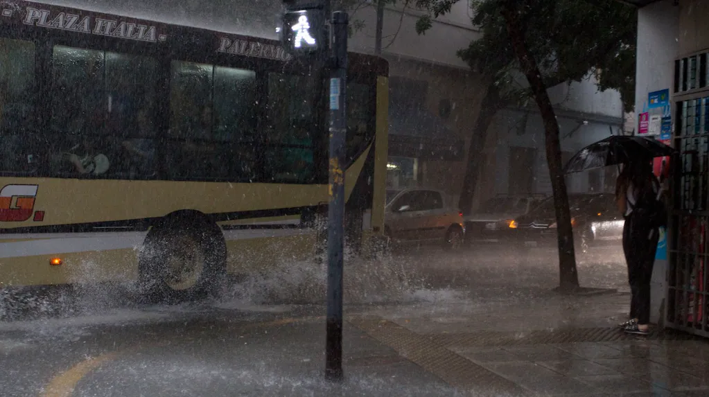 Alerta en el AMBA y la costa atlántica por ciclogénesis: viento, frío polar y suspensión de clases