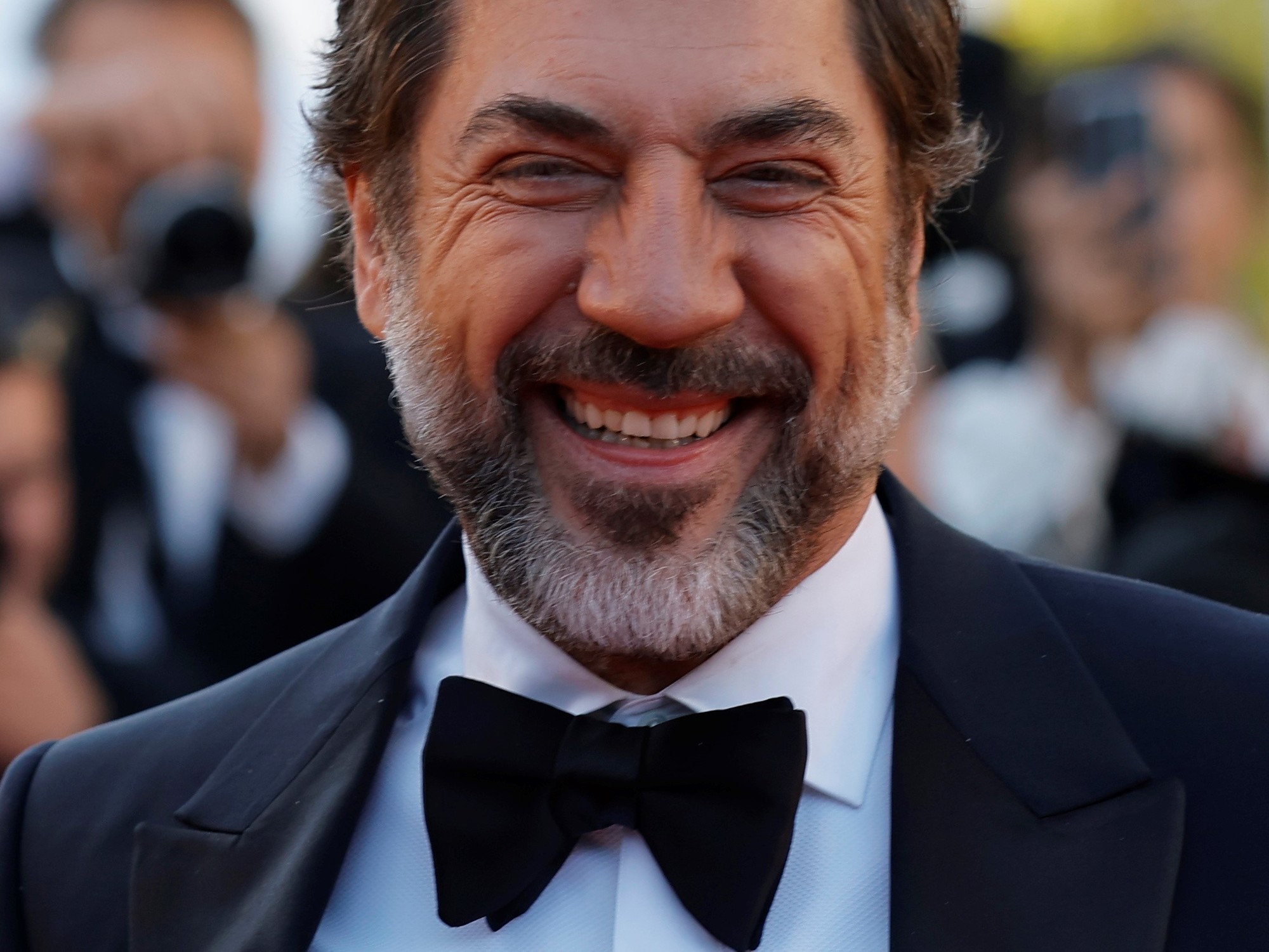 Alfombra roja del Festival de Cannes con público y fotógrafos, destacando la presencia del cine argentino.