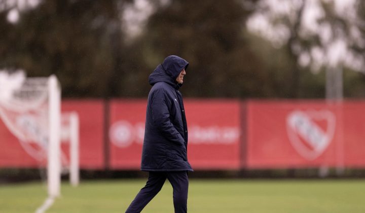 Independiente busca reforzar su defensa: Quinteros apunta a centrales para el próximo semestre