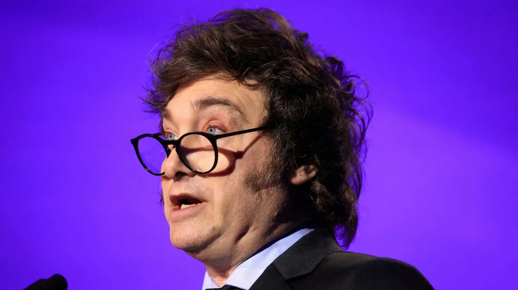 Javier Milei viaja a Los Ángeles en busca de inversiones y defiende su plan económico
