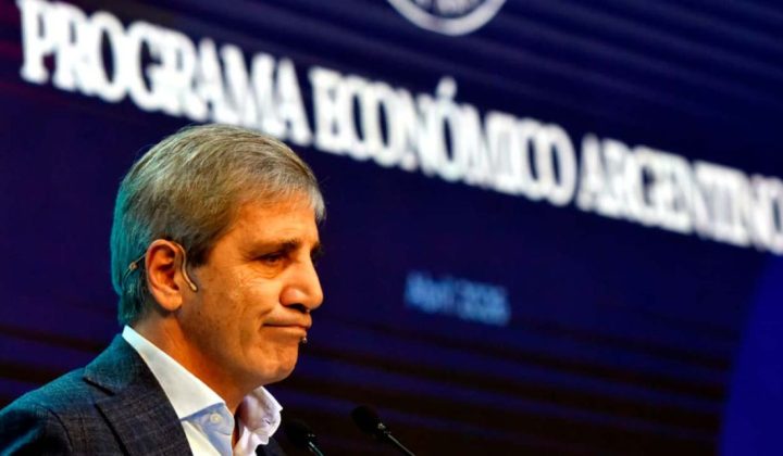 Luis Caputo diseña un plan financiero de USD 12.000 millones para blindar la gestión de Milei hasta 2027
