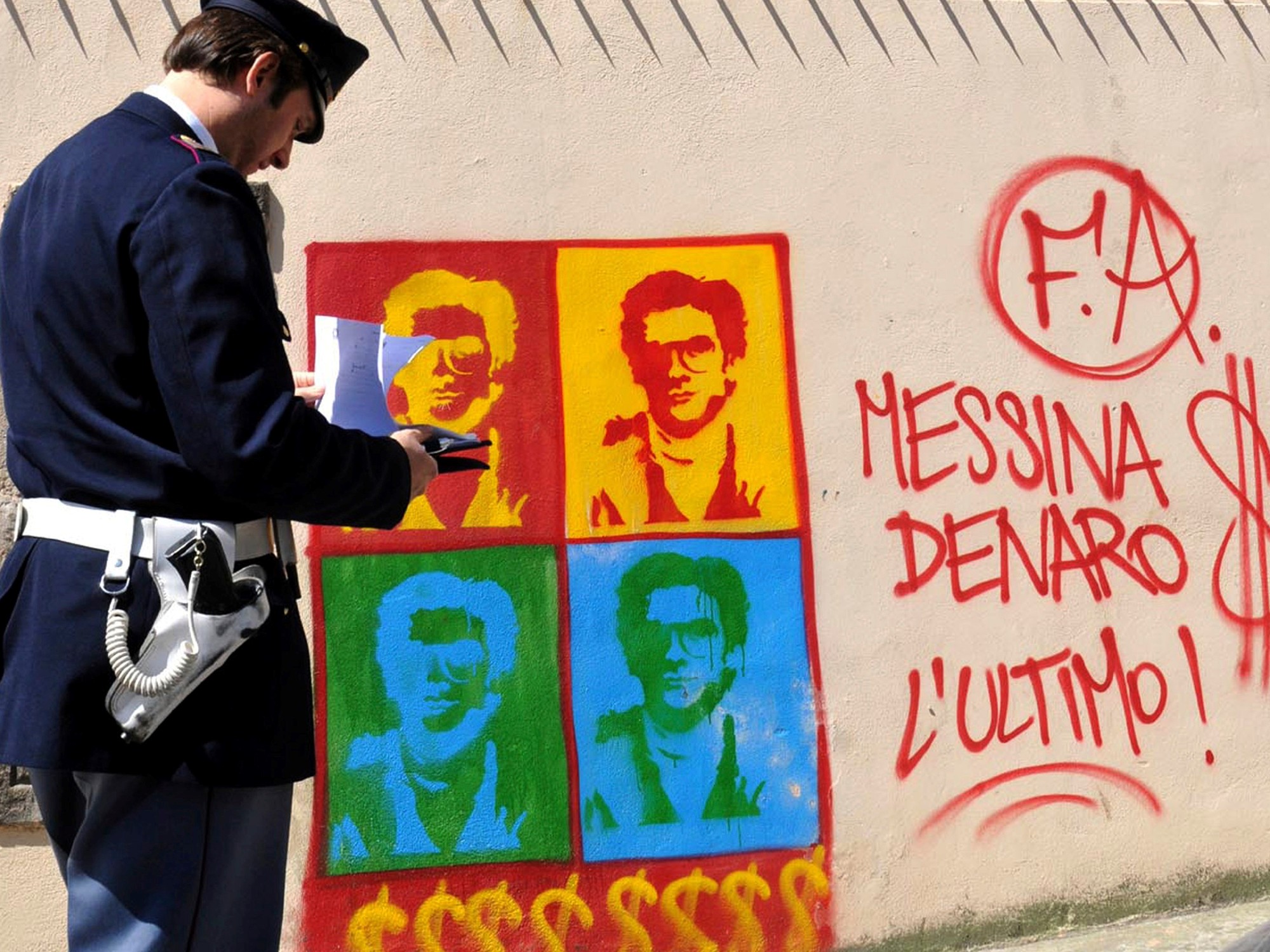 Grafite alusivo a Matteo Messina Denaro em Palermo, Sicília.
