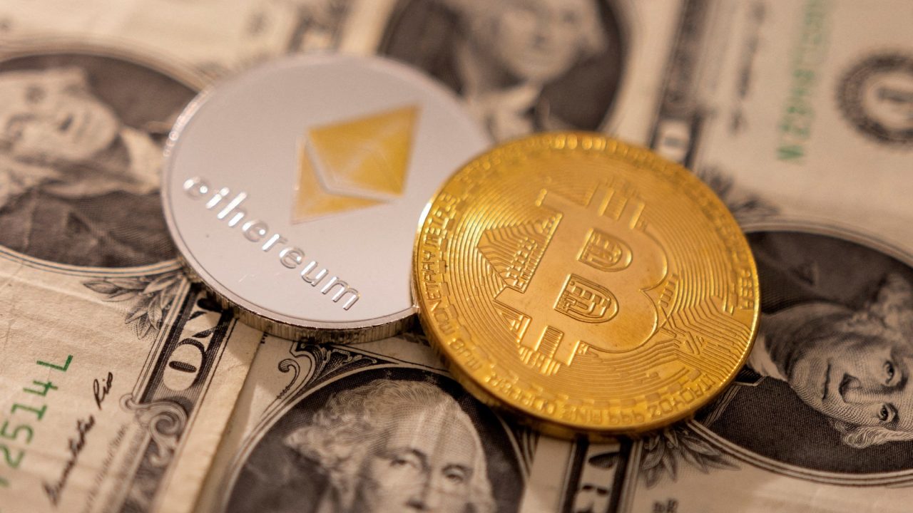 Bitcoin hoy: cotización del BTC a $107 millones y leve baja en el mercado cripto