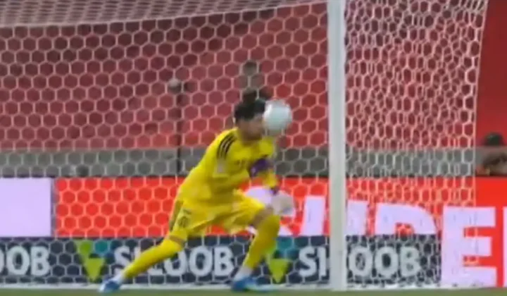 El insólito error de Agustín Rossi que concedió un gol a Athletico Paranaense en el Brasileirao