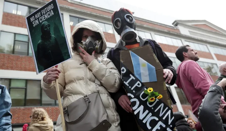 Crisis en la Ciencia Argentina: Recortes Presupuestarios y Desmantelamiento del Ecosistema Científico