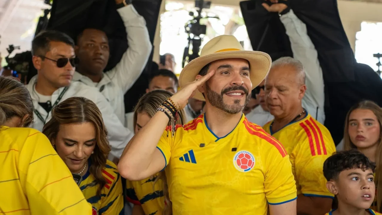 Abelardo de la Espriella asume la presidencia de Colombia con un triunfo ajustado y panorama complejo
