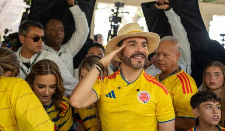 Abelardo de la Espriella asume la presidencia de Colombia con un triunfo ajustado y panorama complejo