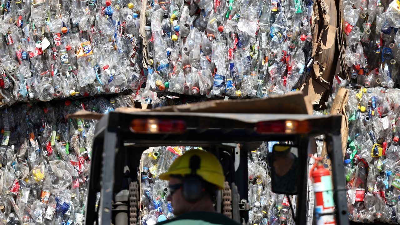 El dilema del plástico: ¿es el reciclaje una solución real o una ilusión?