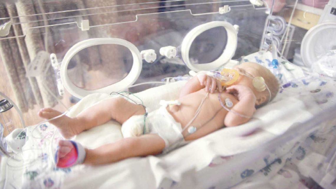 La salud pública en Argentina atraviesa un momento crítico, marcado por un preocupante aumento en la mortalidad infantil y materna, mientras