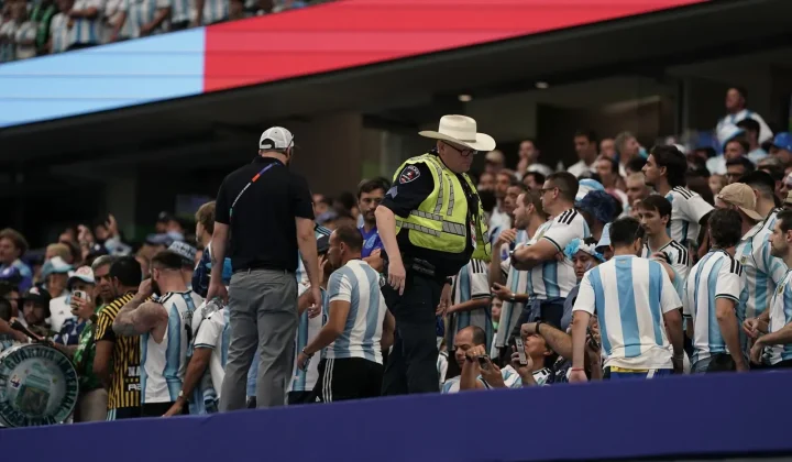 Argentina prohíbe el ingreso a eventos deportivos a cuatro hinchas tras incidentes en el Mundial