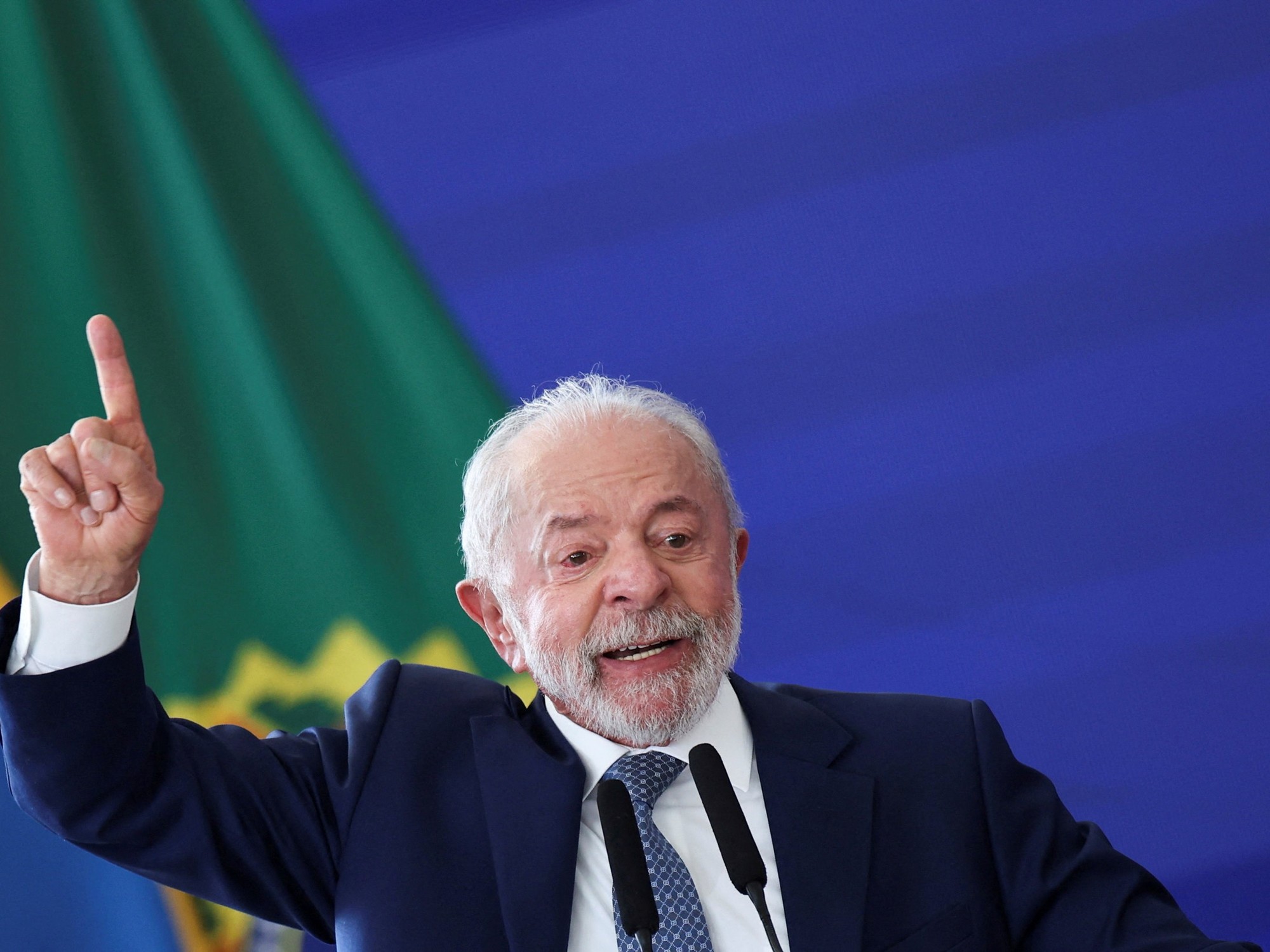Foto de archivo del presidente de Brasil, Luiz Inácio Lula da Silva, y del senador Flávio Bolsonaro.