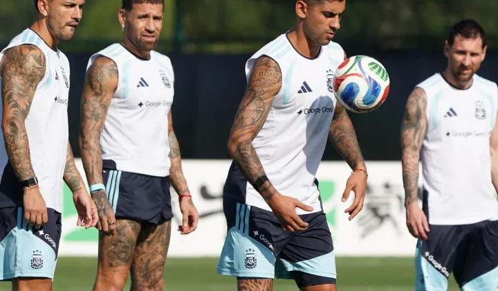 La cuenta regresiva para Lionel Scaloni ha comenzado. El entrenador de la Selección Argentina tiene tres entrenamientos cruciales para defin