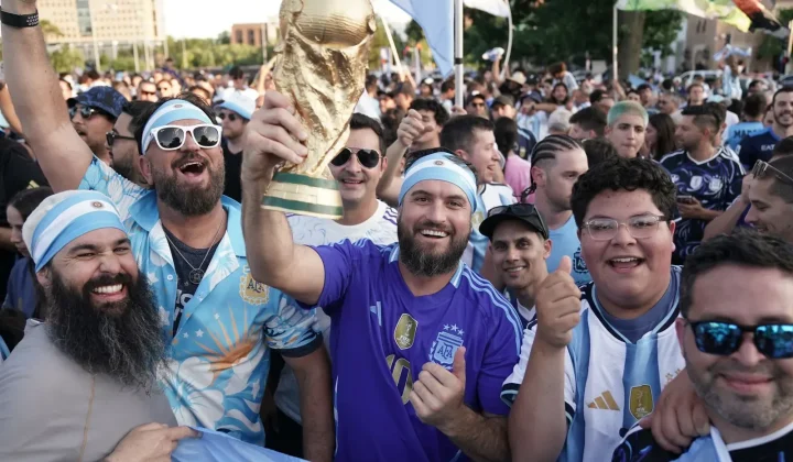 El fútbol argentino vive un momento de éxtasis. Con el inicio de una nueva Copa del Mundo, el país entero se detiene para seguir de cerca ca