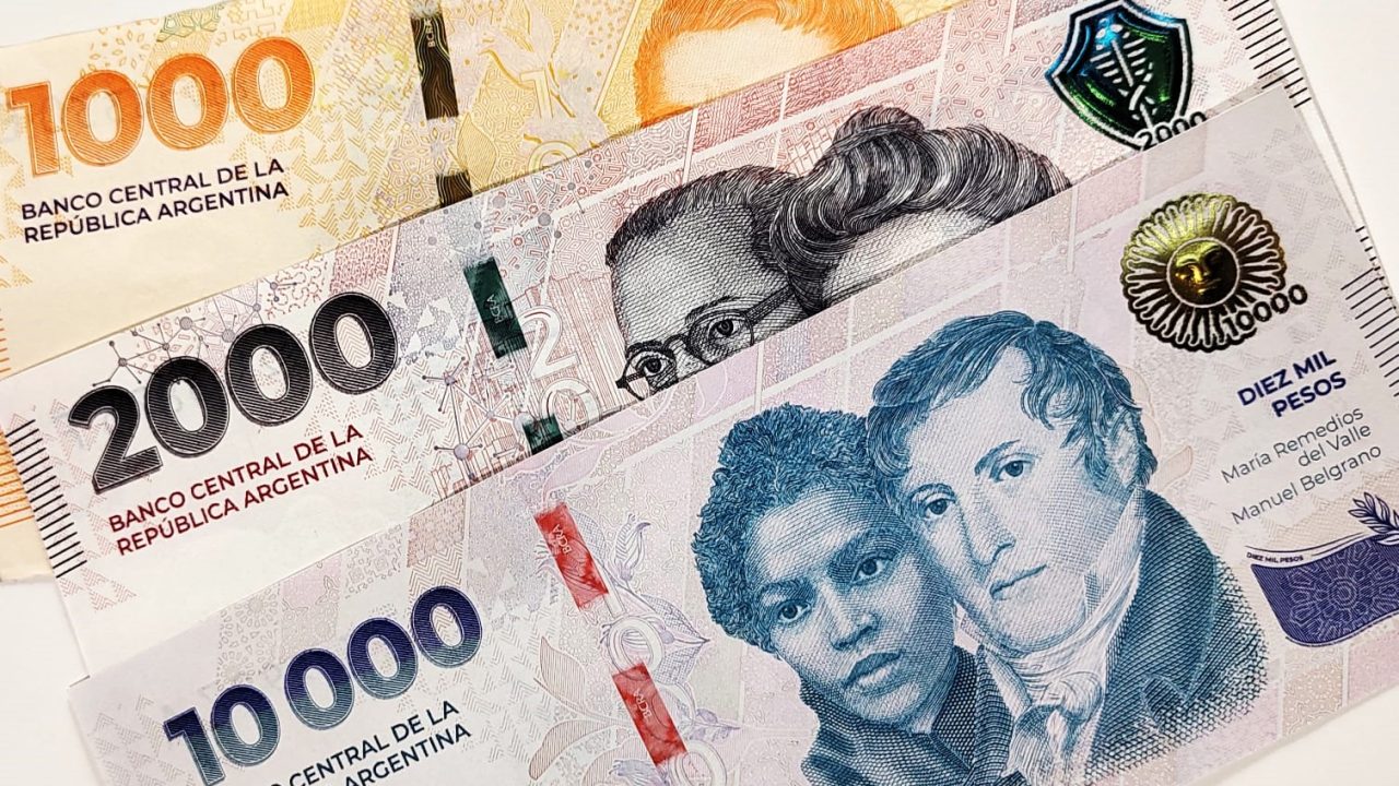Desafío Fiscal: Gasto Público en Mínimos Históricos y la Lucha por la Recaudación