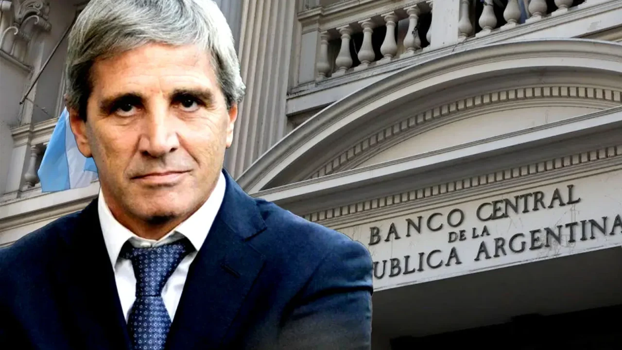 Luis Caputo arremete contra periodista por columna crítica: “Pobrecito, está enfermo