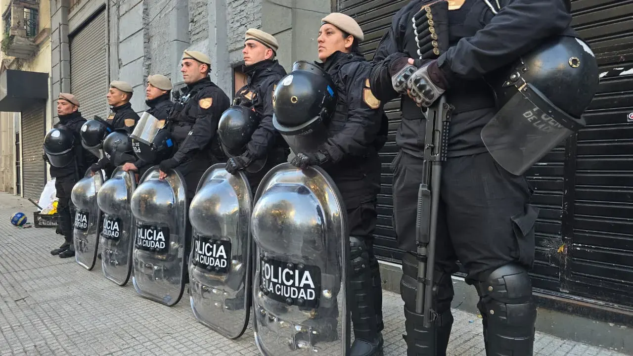 Recuperan dos propiedades usurpadas en Balvanera y La Boca tras una década