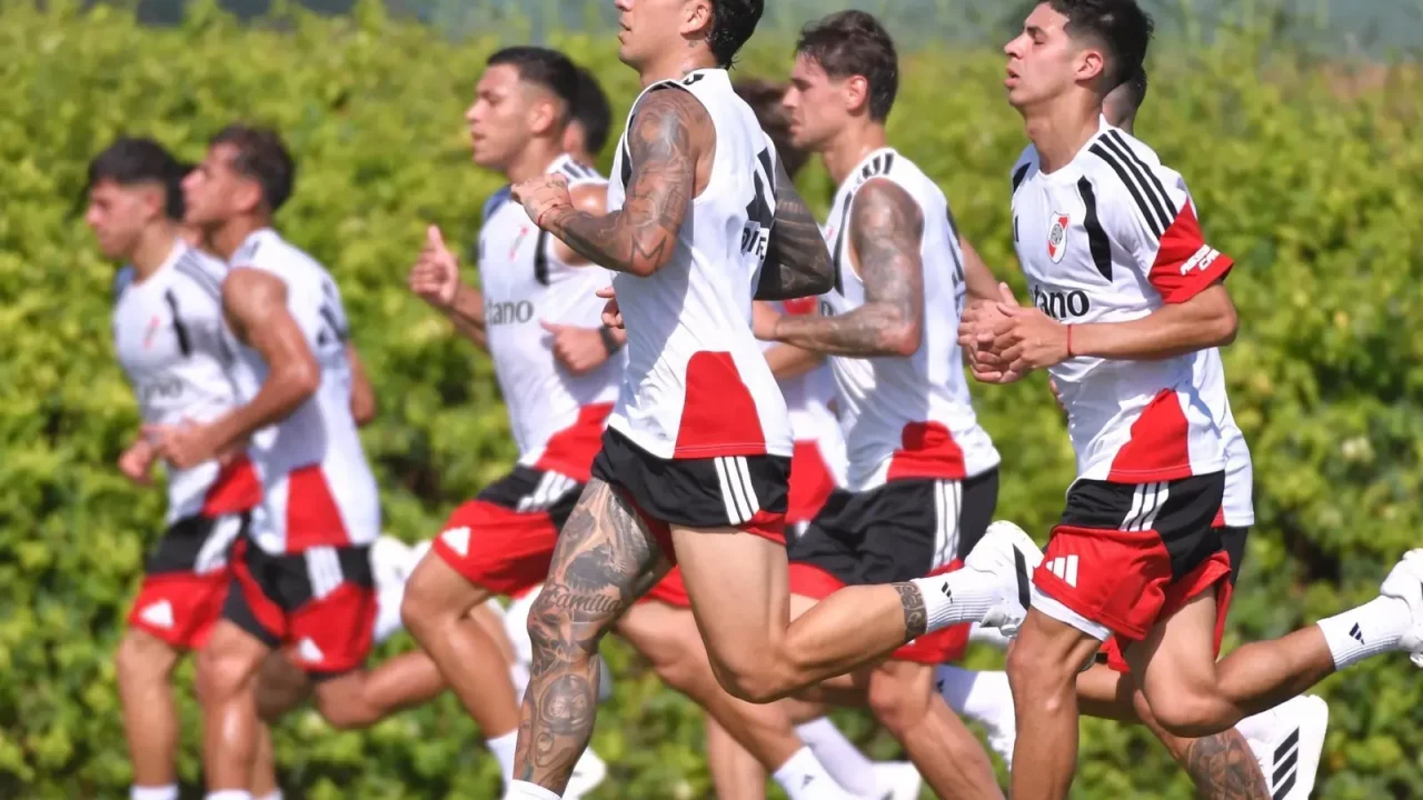 River Plate ha iniciado su exigente pretemporada en Alicante, España, con el objetivo principal de Eduardo Coudet y su cuerpo técnico de dev