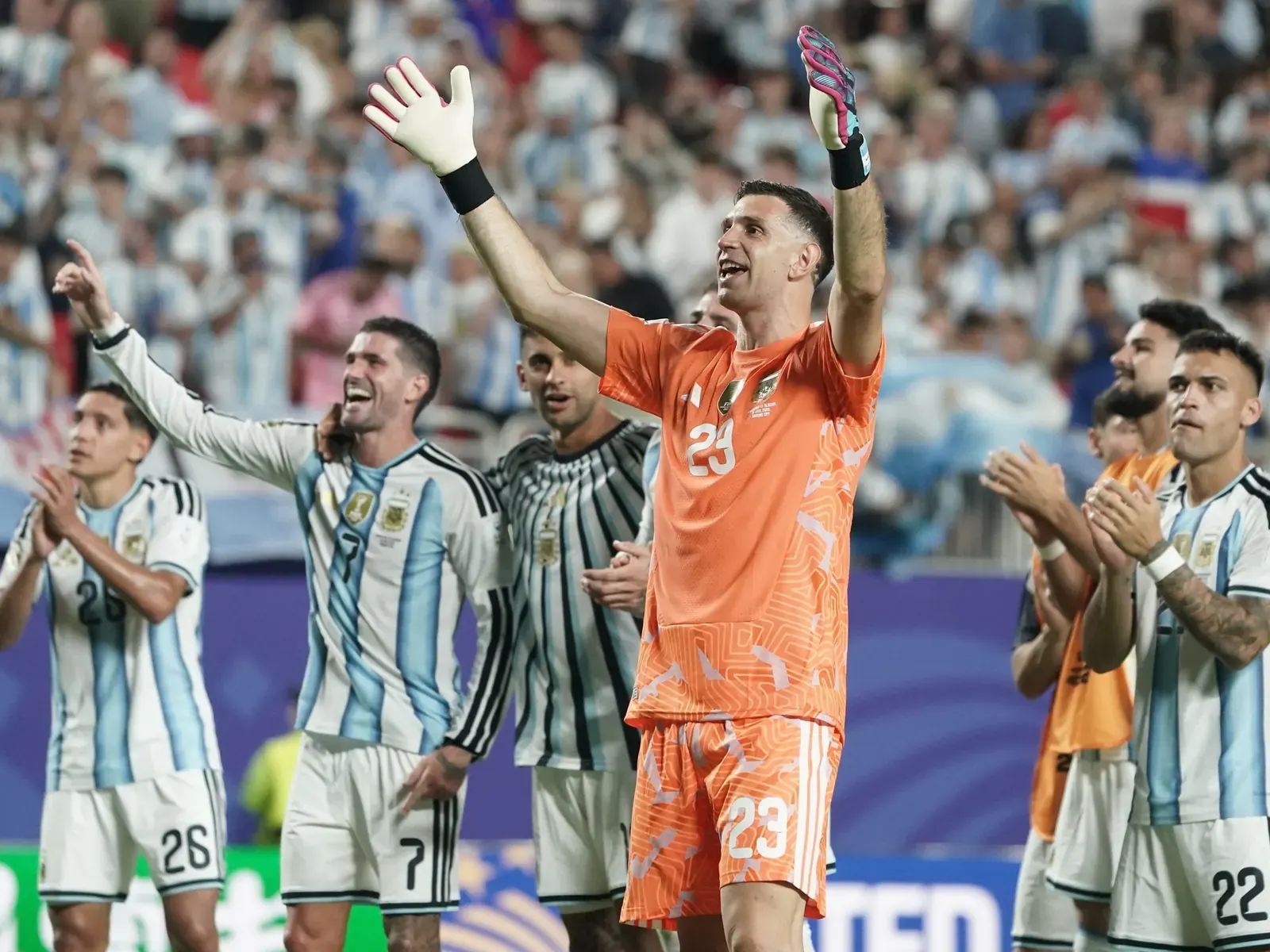 Emiliano "Dibu" Martínez, arquero de la Selección Argentina, durante el partido debut contra Argelia en el Mundial 2026.