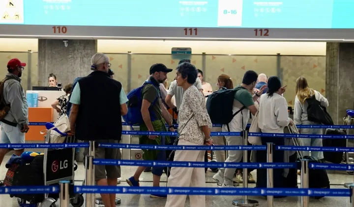 Turismo: Menos argentinos viajan al exterior, pero el déficit de divisas se mantiene