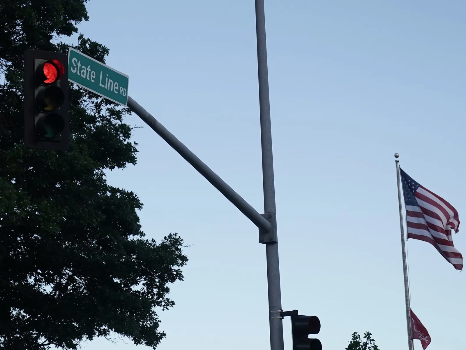 Vista de la calle State Line en Kansas City, que divide los estados de Missouri y Kansas.