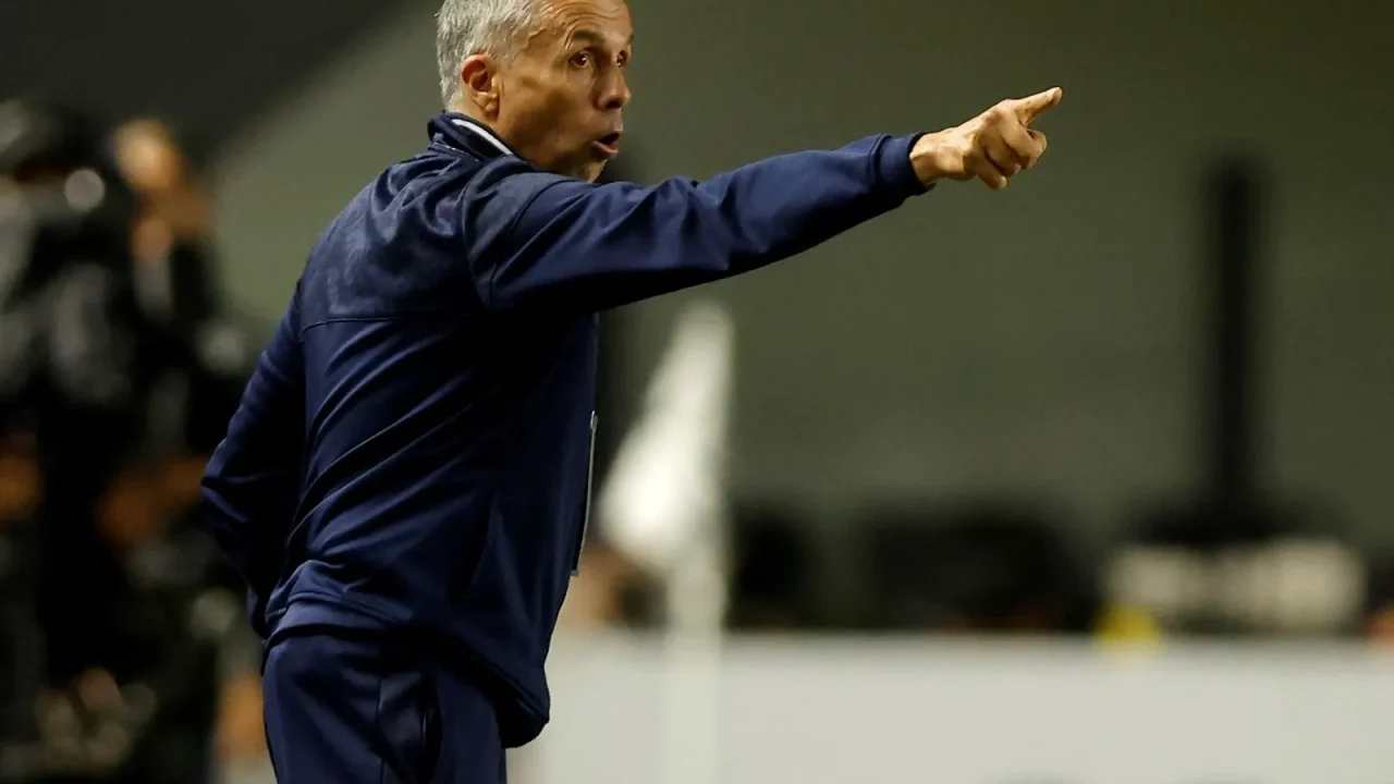 Gustavo Álvarez deja San Lorenzo en medio de la pretemporada: el club busca un nuevo DT