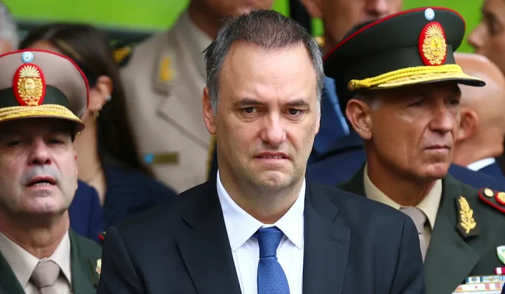 El Gobierno nacional oficializó este lunes la renuncia de Manuel Adorni a la Jefatura de Gabinete, un cargo que ocupaba desde el inicio de l