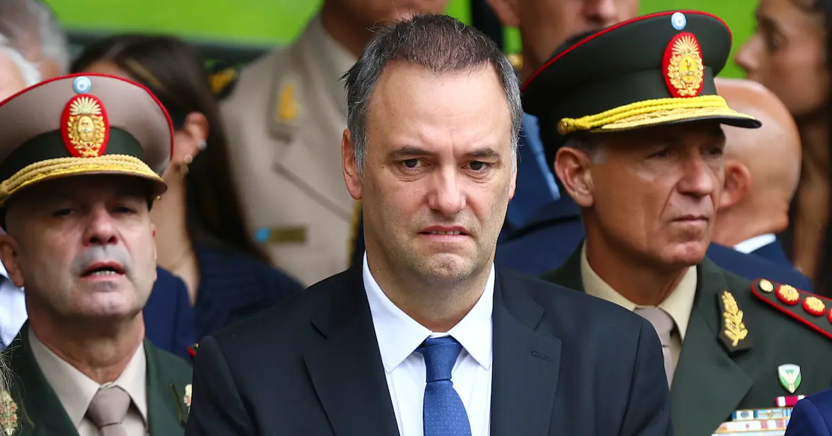 El Gobierno nacional oficializó este lunes la renuncia de Manuel Adorni a la Jefatura de Gabinete, un cargo que ocupaba desde el inicio de l