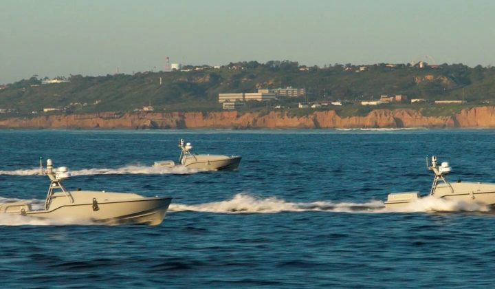Dron marino de EE.UU. rescata tripulación de helicóptero Apache derribado cerca de Ormuz