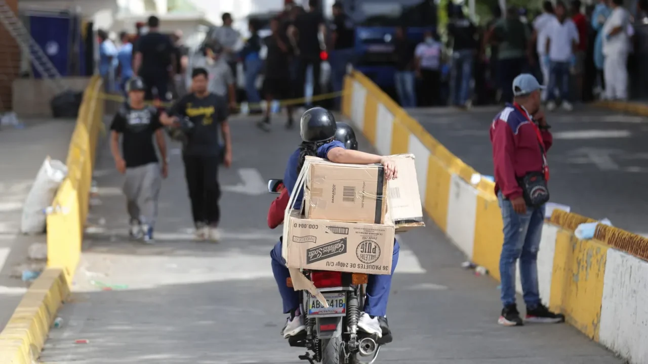 Venezuela: Restricciones y Acreditación de Prensa en La Guaira tras Terremotos