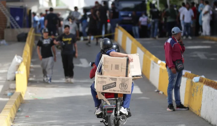 Venezuela: Restricciones y Acreditación de Prensa en La Guaira tras Terremotos